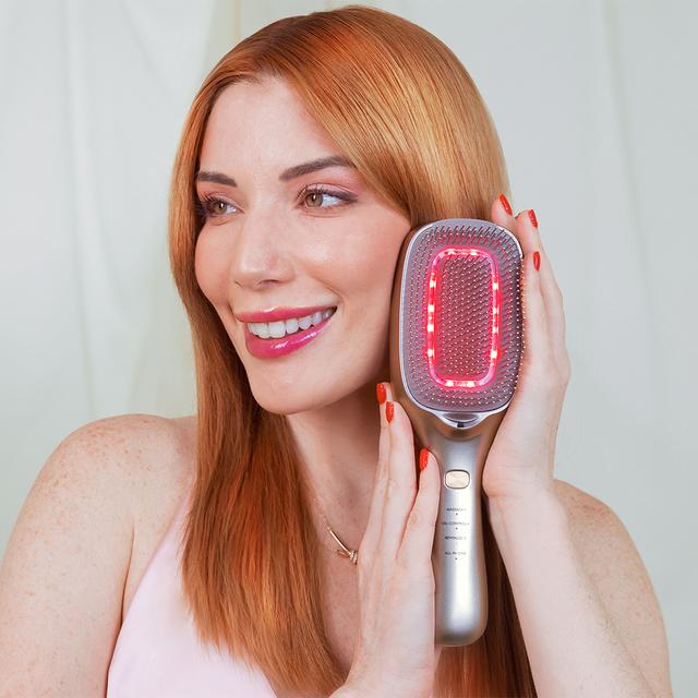 HairCare Revitalize Champagne Spazzola per la riparazione dei capelli con 5 tecnologie: vibrazione, ioni negativi, microcorrenti EMS, laser a bassa potenza (LLLT) e luce LED rossa e blu. Sostituisci la tua spazzola convenzionale e aiuta a rigenerare le cuticole dei capelli.