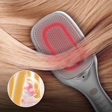 Spazzola per capelli HairCare Revitalize Aluminium con 5 tecnologie: vibrazione, ioni negativi, microcorrenti EMS, laser a bassa potenza (LLLT) e luce LED rossa e blu. Sostituisci la tua spazzola convenzionale e aiuta a rigenerare le cuticole dei capelli.