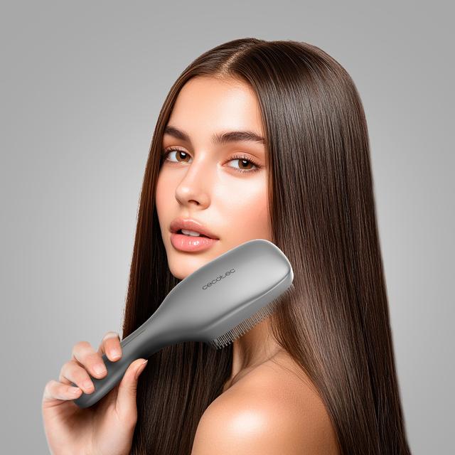 Spazzola per capelli HairCare Revitalize Aluminium con 5 tecnologie: vibrazione, ioni negativi, microcorrenti EMS, laser a bassa potenza (LLLT) e luce LED rossa e blu. Sostituisci la tua spazzola convenzionale e aiuta a rigenerare le cuticole dei capelli.