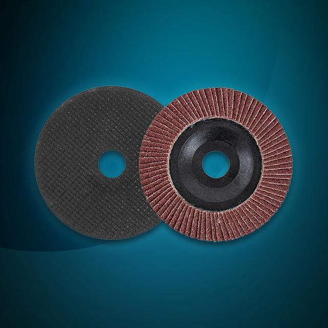 RadialPower 780 Filtra Amoladora angular con 780W de potencia. Filtros para proteger el motor del polvo. Compatible con discos de 115mm. Velocidad hasta 12.000rpm. Incluye 2 discos y maletín.