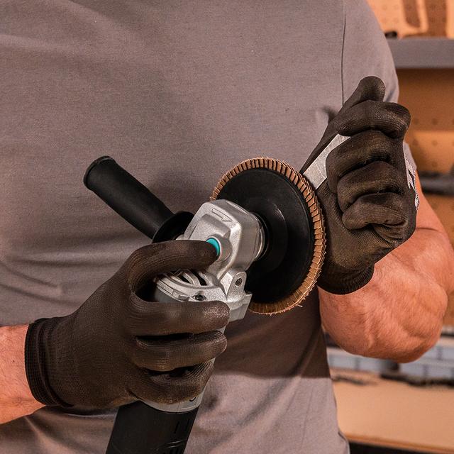 RadialPower 780 Filtra Amoladora angular con 780W de potencia. Filtros para proteger el motor del polvo. Compatible con discos de 115mm. Velocidad hasta 12.000rpm. Incluye 2 discos.