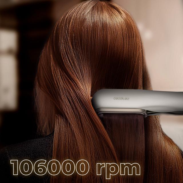 Piastra per capelli RitualCare Air Lisse 2in1 Aluminium Air con 2 testine: spazzola e concentratore. Ha 106000 giri al minuto con un motore digitale ad alta tecnologia. Asciuga e liscia i capelli con questo ferro, risparmiando tempo.