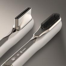 Lisseur RitualCare Air Lisse 2en1 Aluminium Air avec 2 têtes : brosse et concentrateur. Il dispose de 106 000 tr/min avec un moteur numérique de haute technologie. Séchez et lissez vos cheveux avec ce fer pour gagner du temps.