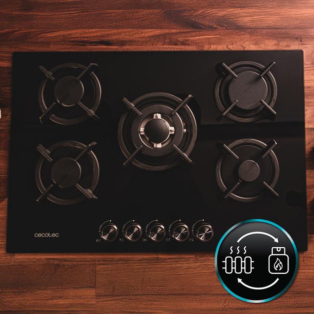 Bolero Squad G 5200S Glass Black Placa de gas, 5 fuegos, acabado en cristal negro, parrillas individuales de hierro fundido, potencia de 11kW, quemador WOK triple corona, encendido eléctrico, sistema de seguridad de las válvulas, para gas natural y accesorio para la conversión de gas incluído.