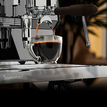 Baristeo Gastro Dark Cafetera profesional con pre-infusión ajustable, bomba rotatoria de 9 bares, caldera E-61 de alta capacidad y control PID para extraer todo el potencial de cada grano.