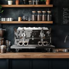 Baristeo Gastro Dark Cafetera profesional con pre-infusión ajustable, bomba rotatoria de 9 bares, caldera E-61 de alta capacidad y control PID para extraer todo el potencial de cada grano.