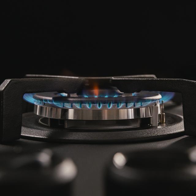 Bolero Squad G 1400S Nano Glass - Placa de gas de 1 Fuego, 3,4kW, Nano Glass, Parrillas de Hierro Fundido, Quemador WOK Triple Corona, Encendido Electrónico, Seguridad en Válvulas, accesorio para la conversión de gas incluído.