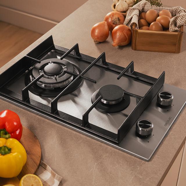 Bolero Squad G 2400F Inox - Placa de gas de 2 Fuegos, 5,2kW, Acero Inoxidable, Parrillas de Hierro Fundido, Quemador WOK Triple Corona, Encendido Electrónico, Seguridad en Válvulas, accesorio para la conversión de gas incluído.