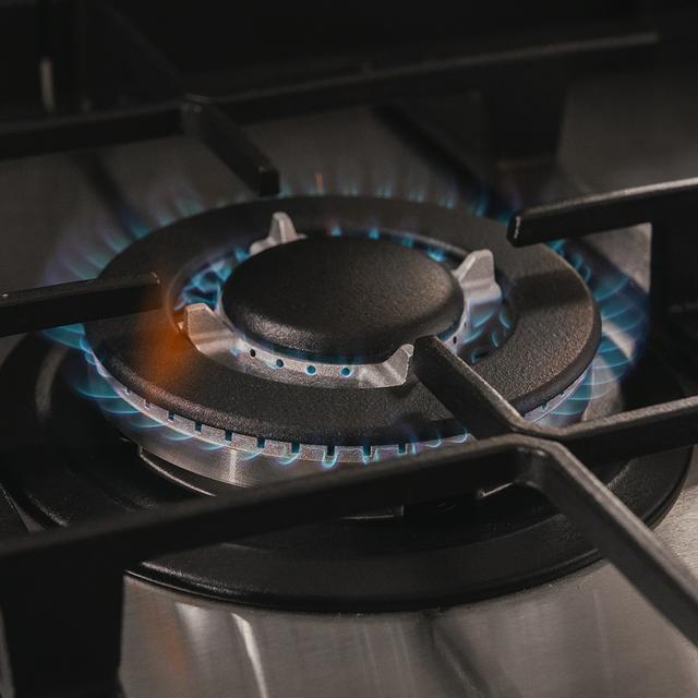 Bolero Squad G 2400F Inox - Placa de gas de 2 Fuegos, 5,2kW, Acero Inoxidable, Parrillas de Hierro Fundido, Quemador WOK Triple Corona, Encendido Electrónico, Seguridad en Válvulas, accesorio para la conversión de gas incluído.