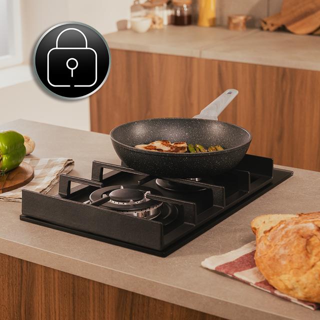Bolero Squad G 2400F Glass Black - Placa de gas de 2 Fuegos, 5,2kW, Glass Black, Parrillas de Hierro Fundido, Quemador WOK Triple Corona, Encendido Electrónico, Seguridad en Válvulas, accesorio para la conversión de gas incluído.