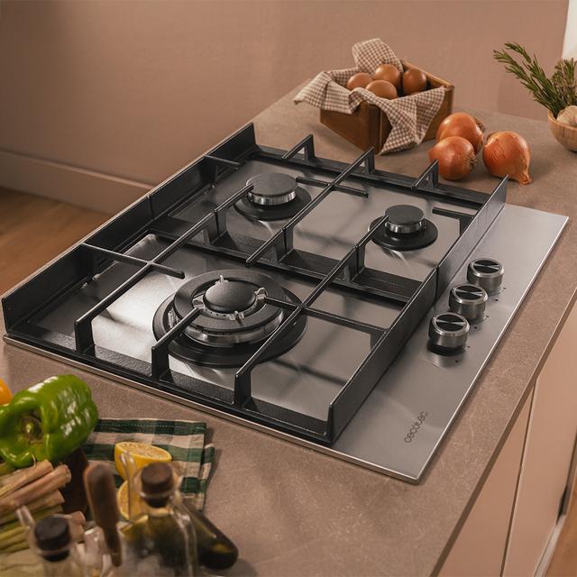 Bolero Squad G 3400F Inox Plaque de cuisson à gaz Cecotec Bolero Squad G 3400F Inox - avec 3 foyers, 6,2 kW, acier inoxydable, grilles en fonte, foyer WOK à triple anneau, allumage électronique, système de sécurité des valves, conversion au gaz butane.