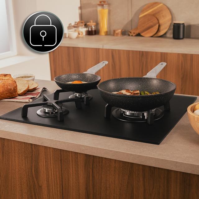 Bolero Squad G 3400S Nano Glass Plaque de cuisson à gaz Cecotec Bolero Squad G 3400S Nano Glass avec 3 foyers, 6,2 kW, Nano Glass, grilles en fonte, foyer WOK à triple anneau, allumage électronique, système de sécurité des valves, conversion au gaz butane.