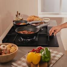 Bolero Squad G 3400F Glass Black Plaque de cuisson à gaz Cecotec Bolero Squad G 3400F Glass Black avec 3 foyers, 6,2 kW, Glass Black, grilles en fonte, foyer WOK à triple anneau, allumage électronique, système de sécurité des valves, conversion au gaz butane