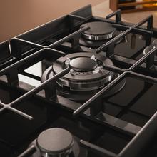Bolero Squad G 3400F Glass Black Plaque de cuisson à gaz Cecotec Bolero Squad G 3400F Glass Black avec 3 foyers, 6,2 kW, Glass Black, grilles en fonte, foyer WOK à triple anneau, allumage électronique, système de sécurité des valves, conversion au gaz butane