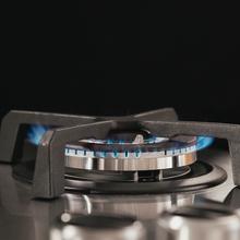 Bolero Squad G 4400S Inox - Placa de gas de 4 Fuegos, 8kW, Acero Inoxidable, Parrillas de Hierro Fundido, Quemador WOK Triple Corona, Encendido Electrónico, Seguridad en Válvulas, accesorio para la conversión de gas incluído.