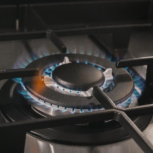 Bolero Squad G 4400F Inox - Placa de gas de 4 Fuegos, 8kW, Acero Inoxidable, Parrillas de Hierro Fundido, Quemador WOK Triple Corona, Encendido Electrónico, Seguridad en Válvulas, accesorio para la conversión de gas incluído.
