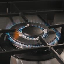 Bolero Squad G 4400F Inox - Placa de gas de 4 Fuegos, 8kW, Acero Inoxidable, Parrillas de Hierro Fundido, Quemador WOK Triple Corona, Encendido Electrónico, Seguridad en Válvulas, accesorio para la conversión de gas incluído.