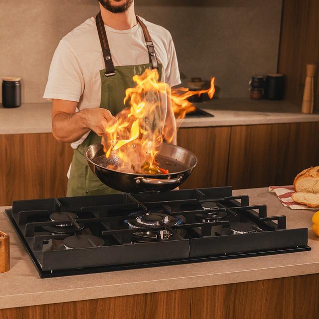 Bolero Squad G 5400F Glass Black - Placa de gas de 5 Fuegos, 10,4kW, Glass Black, Parrillas de Hierro Fundido, Quemador WOK Triple Corona, Encendido Electrónico, Seguridad en Válvulas, accesorio para la conversión de gas incluído.