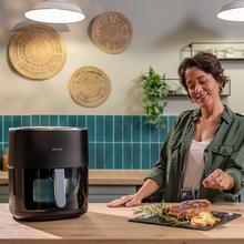 Cecofry&Grill Duoheat 6500 Friggitrice ad aria con doppia resistenza per una doratura perfetta e sapore di barbecue sulla carne, capacità di 6,5 litri e potenza di 2200 W per piatti salutari.