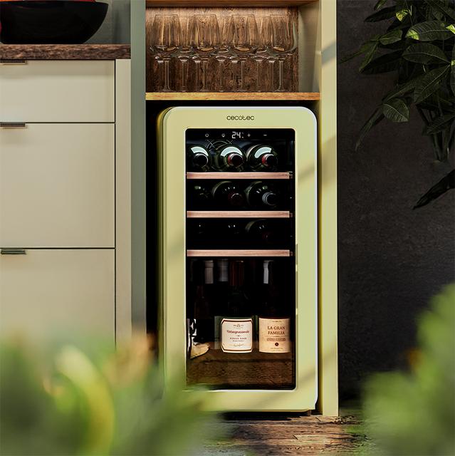 Bolero GrandSommelier Origin 18 Hit Green Vinoteca de diseño retro color verde, Capacidad para 18 botellas, Control electrónico de temperatura mediante display LED, Rango ajustable de 5 a 20ºC, Compresor Integrado, Tecnología NoFrost, Estantes de madera, Luz interior, Ventilación interna asistida por ventilador, Dimensiones de Alto 74,3cm, Ancho 36,6cm, Fondo 47,6cm