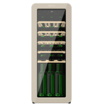 Bolero GrandSommelier Origin 24 Hit Beige Cave à vin rétro en beige, capacité pour 24 bouteilles, contrôle électronique de la température par écran LED, plage de réglage de 5 ºC à 20 ºC, technologie NoFrost, clayettes en bois, éclairage intérieur, ventilation interne assistée, 92,8 cm de hauteur, 36,6 cm de largeur, 47,6 cm de profondeur.