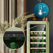 Bolero GrandSommelier Origin 24 Hit Green Vinoteca de diseño retro color verde, Capacidad para 24 botellas, Control electrónico de temperatura mediante display LED, Rango ajustable de 5 a 20ºC, Tecnología NoFrost, Estantes madera, Luz interior, Ventilación interna asistida por ventilador, Dimensiones de Alto 92,8cm, Ancho 36,6cm, Fondo 47,6cm