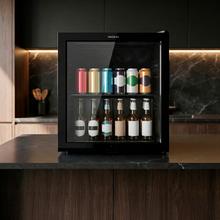 Bolero CoolMarket BC 52 Black Nevera Mini Bar con puerta de cristal, chasis color negro, Capacidad 52 Litros (53 Latas de 33cl), Compresor incorporado, Luz LED interior, Temperatura 0ºC a 10ºC, Ancho 44.5 x Alto 50.3 x Fondo 50 cm