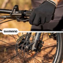 ErosPro Medium XC – Bicicleta eléctrica de montaña con ruedas de 29”, batería LG integrada de 500 Wh, autonomía de hasta 100 km, suspensión delantera y frenos hidráulicos Shimano MT200. Diseñada para uso MTB, ofrece estabilidad, control y eficiencia en recorridos por caminos y terrenos irregulares.