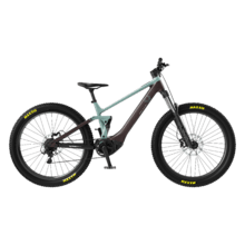 TR AtlasPro Medium La bicicleta eléctrica de montaña lleva el rendimiento y la aventura a un nivel completamente nuevo. Con ruedas de 29", una autonomía impresionante gracias a su batería LG de 500Wh, doble suspensión avanzada y frenos hidráulicos Shimano MT410, la TR AtlasPro está diseñada para desafiar cualquier terreno y ofrecerte la mejor experiencia en tus rutas más exigentes.