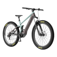 TR AtlasPro Medium La bicicleta eléctrica de montaña lleva el rendimiento y la aventura a un nivel completamente nuevo. Con ruedas de 29", una autonomía impresionante gracias a su batería LG de 500Wh, doble suspensión avanzada y frenos hidráulicos Shimano MT410, la TR AtlasPro está diseñada para desafiar cualquier terreno y ofrecerte la mejor experiencia en tus rutas más exigentes.