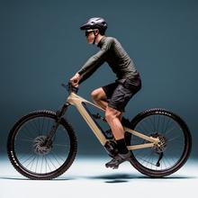 TR AtlasPro Carbon es la cúspide de nuestra gama de bicicletas eléctricas de montaña. Con un cuadro de carbono de alta resistencia, ruedas de 29", una impresionante autonomía gracias a su batería LG de 749Wh, y equipada con componentes de élite, esta bicicleta está diseñada para ofrecer una experiencia de conducción suprema y sin igual. La TR AtlasPro Carbon es la elección definitiva para los ciclistas más exigentes que buscan excelencia y rendimiento en cada trayecto.