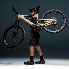 TR AtlasPro Carbon es la cúspide de nuestra gama de bicicletas eléctricas de montaña. Con un cuadro de carbono de alta resistencia, ruedas de 29", una impresionante autonomía gracias a su batería LG de 749Wh, y equipada con componentes de élite, esta bicicleta está diseñada para ofrecer una experiencia de conducción suprema y sin igual. La TR AtlasPro Carbon es la elección definitiva para los ciclistas más exigentes que buscan excelencia y rendimiento en cada trayecto.