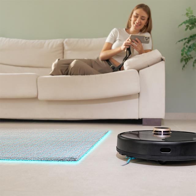 Conga 13090 Spin Revolution Home&Wash Roboterstaubsauger mit 7000-Pa-Saugmotor. Er verfügt über Lasertechnologie. Silikonbürste. Mopps schleudern. Seitenbürste. App sowie Bluetooth- und WLAN-Verbindung für 2,4-GHz- und 5-GHz-Netzwerke.