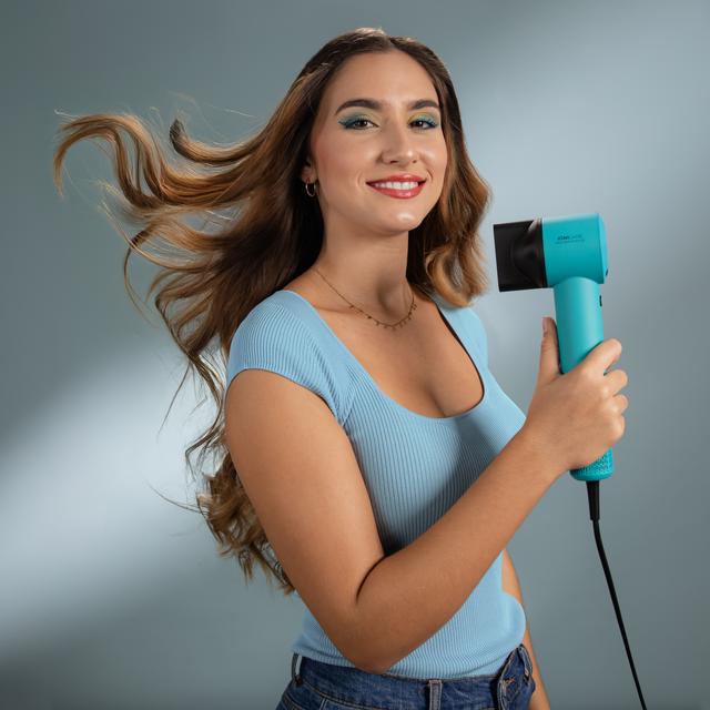 IoniCare RockStar Style Blue Sèche-linge très compact et léger avec moteur brushless de 1500 W et 110 000 tr/min.