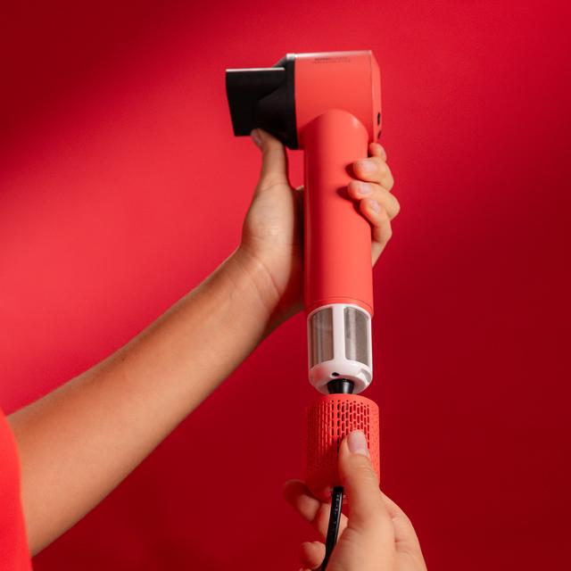 IoniCare RockStar Style Red Sèche-linge très compact et léger avec moteur brushless de 1500 W et 110 000 tr/min.