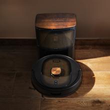 Conga 10090 AI Spin Revolution Ultra Power Home LifestyleRobot aspirador con inteligencia artificial, navegación láser y base de autovaciado. Inteligencia artificial, evita objetos. 4 en 1: barre, aspira, friega y pasa las mopas. 10.000 Pa de succión. Máximo 240 minutos de autonomía. Fregado profesional con mopas giratorias. Cepillo de silicona, óptimo para pelo de mascotas. 1 cepillo lateral. 4 niveles de potencia de aspiración y fregado. Control APP Cecotec y asistentes virtuales.