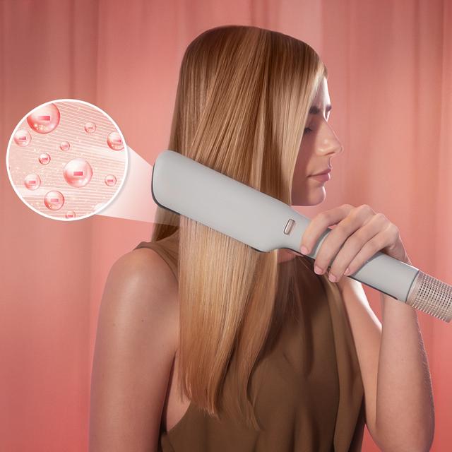 Uso de la Plancha CECOTEC Air Lisse Champagne sobre cabello rubio