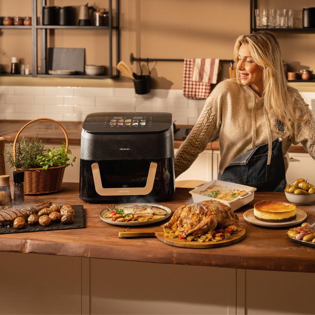 Cecofry&Grill Smokin' 11000 Freidora de aire con triple grill en la parte superior e inferior para dorado perfecto y sabor de parrilla en carnes, ahumador, capacidad de 11 litros, potencia de 2900 W para platos saludables y pared divisoria móvil para optar entre dos cestillos con temperatura dual o convertirse en una sola cubeta.