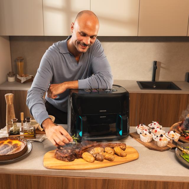 Cecofry&Grill Smokin'Prime 11000 Freidora de aire con cuatro resistencias para dorado perfecto y sabor de parrilla en carnes, capacidad de 11 litros, potencia de 2800 W para platos saludables y pared divisoria móvil para optar entre dos cestillos con temperatura dual o convertirse en una sola cubeta.