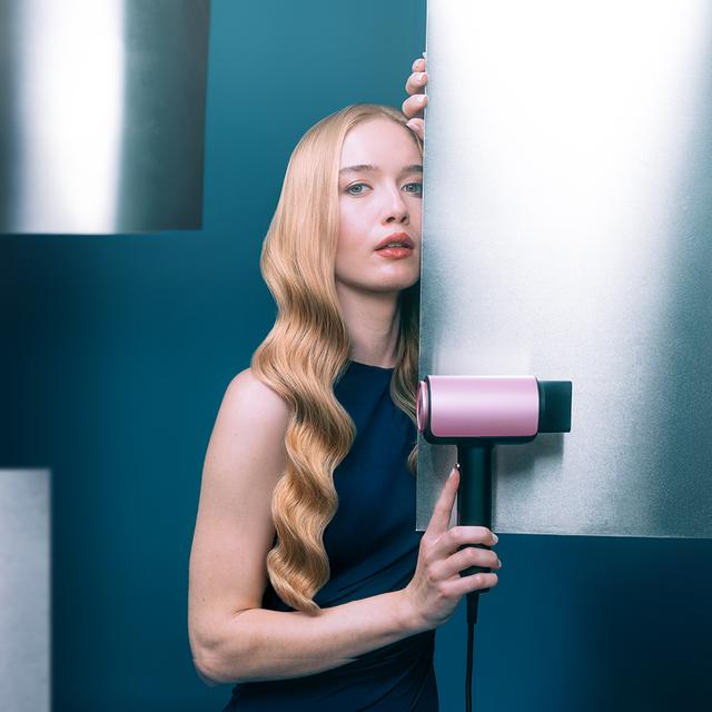 DryGlam Nano Plasma Aluminum Secador de pelo Brushless de Última Generación, Potencia de 110,000 RPM y 1600W, Función de Plasma, Gran Flujo de Aire, Silencioso y Duradero.