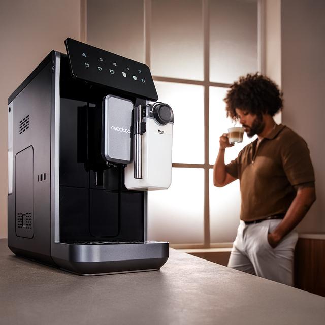Cremmaet Lungo Latte Cafetera superautomática con depósito de leche y unidad de procesado de 20g.