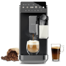 Cremmaet Lungo Latte Cafetera automática con unidad de procesado de 20 g para cafés más intensos y aromáticos. Incluye depósito de leche de 240 ml y ofrece 7 bebidas diferentes con un panel táctil intuitivo. Incorpora molinillo de acero inoxidable, depósito de agua de 2 L y 19 bares de presión.