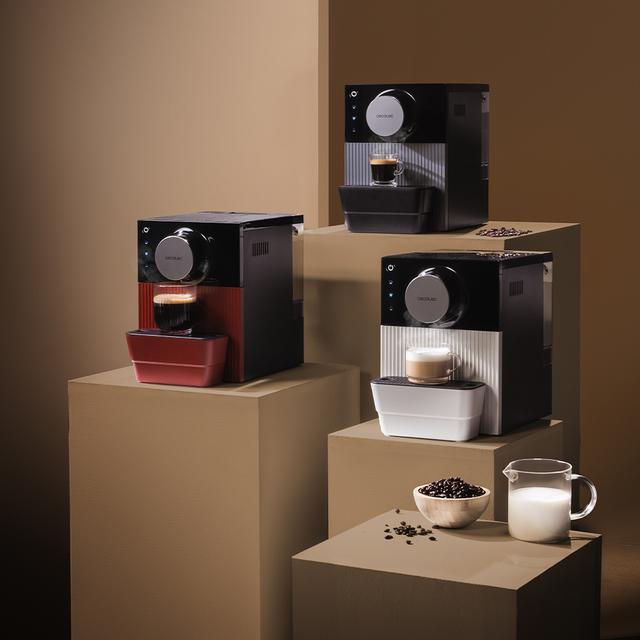 Cremmaet Cube Elle combine un design compact avec un rendement professionnel, ce qui est idéal pour profiter d’un café de haute qualité. Préparez votre café comme un barista professionnel en une simple touche.