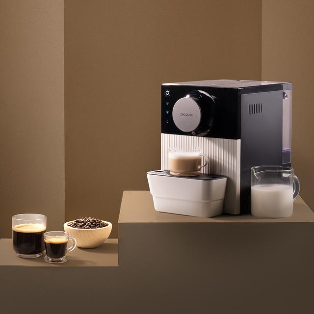 Cremmaet Cube Elle combine un design compact avec un rendement professionnel, ce qui est idéal pour profiter d’un café de haute qualité. Préparez votre café comme un barista professionnel en une simple touche.