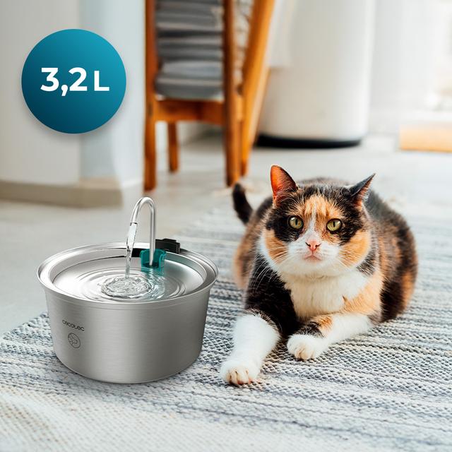 Pumba 3200 Refresh Inox Fontaine automatique pour animaux de compagnie d'une capacité de 3,2 litres, en acier inoxydable, avec design en cascade.