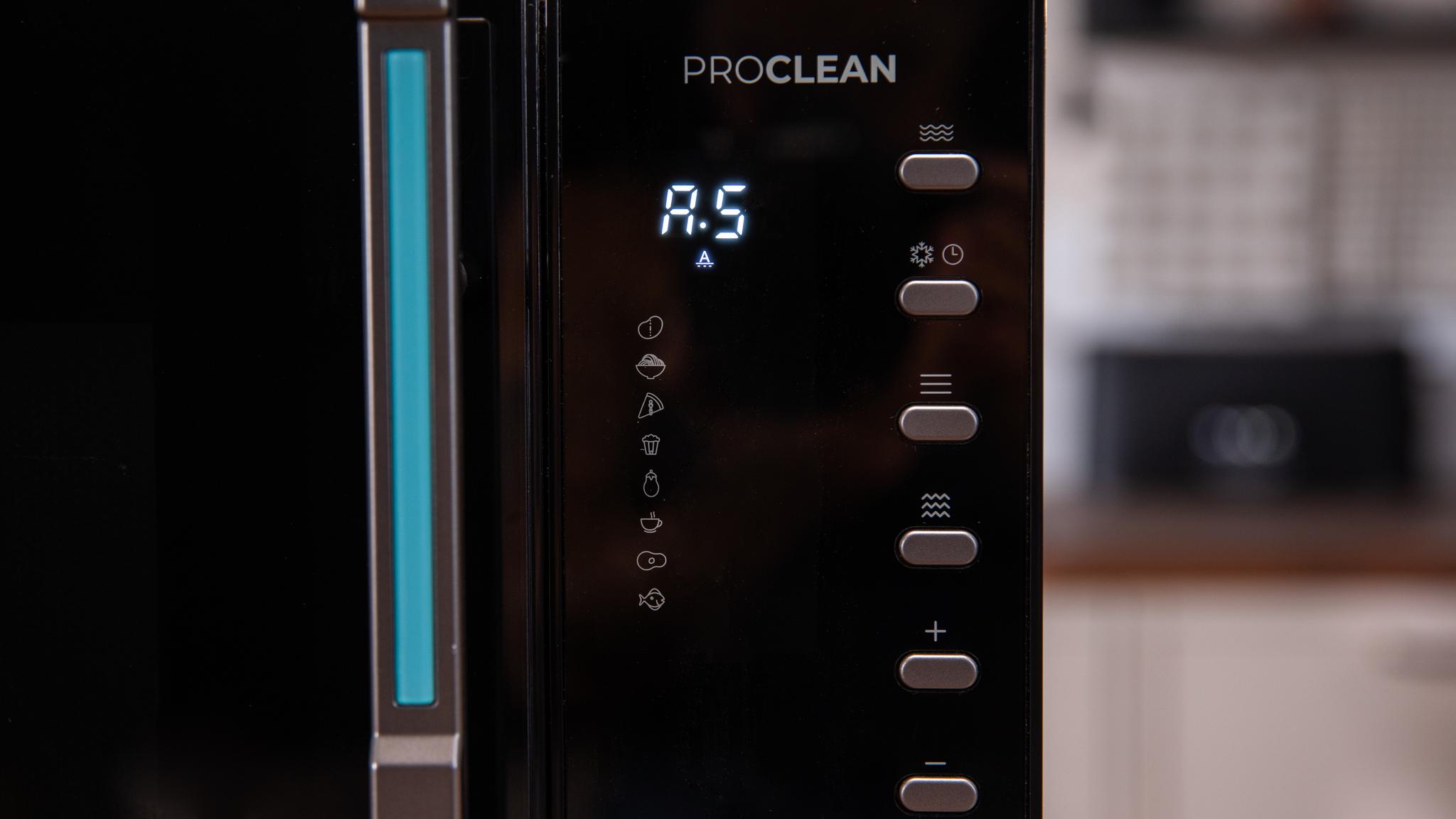 800 W en 5 niveles de potencia y Grill hasta 1000 W + Función Combi en 2 niveles y 8 programas predefinidos