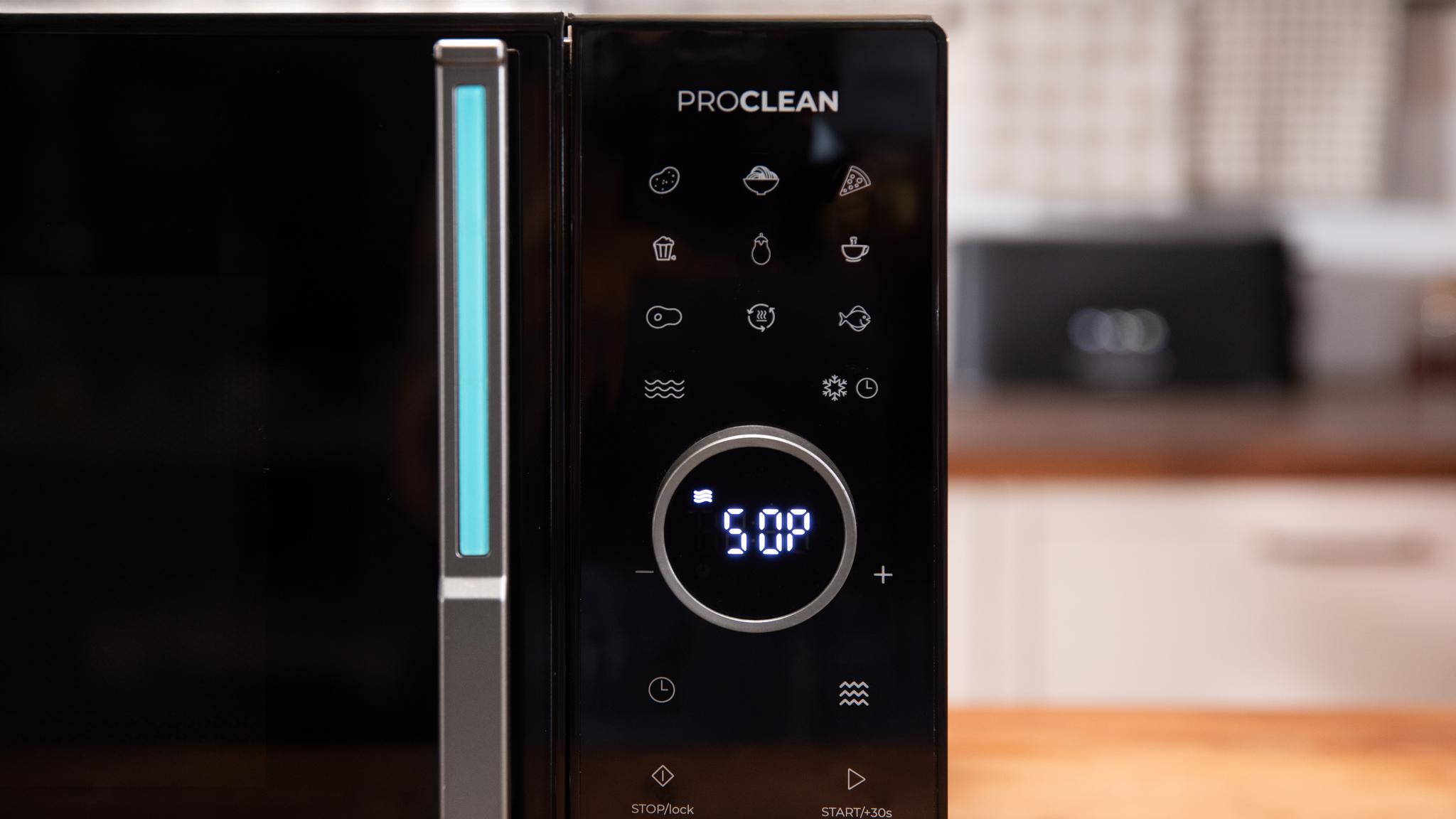 800 W en 5 niveles de potencia y Grill hasta 1000 W + Función Combi en 2 niveles y 8 programas predefinidos