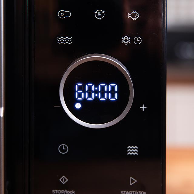 Proclean 6120 Microondas táctil y digital de 23L y 800W con grill de 1000W.