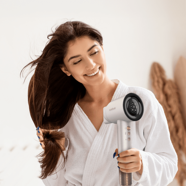 DryGlam Waves Champagne Secador de cabelo com motor Brushless e tecnologia de plasma revolucionária, motor de 1600 W 110000 RPM, cabeças com efeito Coanda 4 em 1, ecrã digital, controlo inteligente do calor, função de memória e motor silencioso