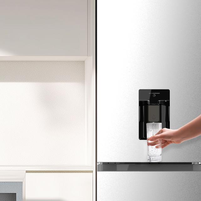 Bolero CoolMarket Combi 296 DF WD Inox Frigorífico combi en inox con función DeFrost de 185x60cm, Volumen de conservación de 296 Litros, dispensador de agua integrado, Iluminación interior y Cajón para frutas y verduras.